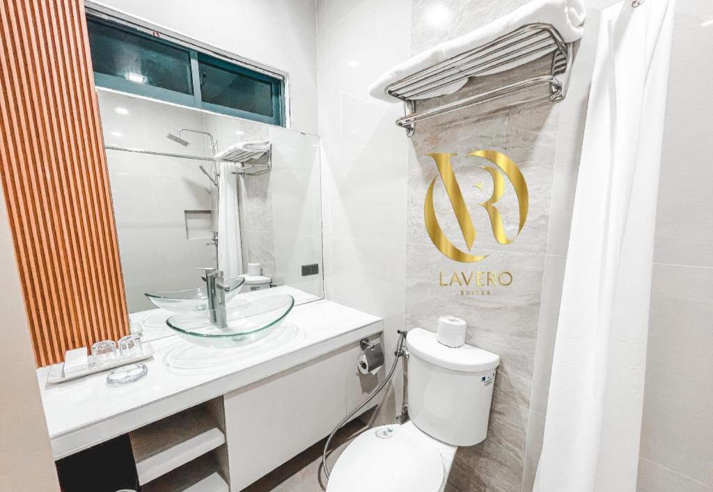 Lavero Suites Kalibo Kültér fotó
