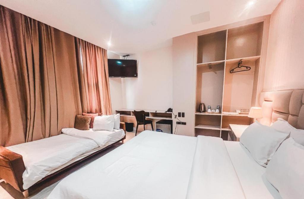 Lavero Suites Kalibo Kültér fotó